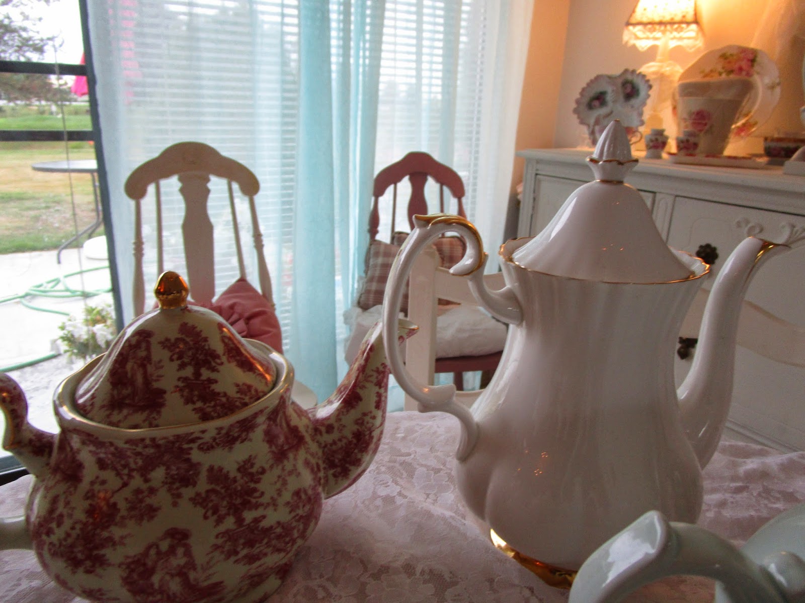 Karen's Cottage and Castle Plenty of Pretty Pink Teapots
